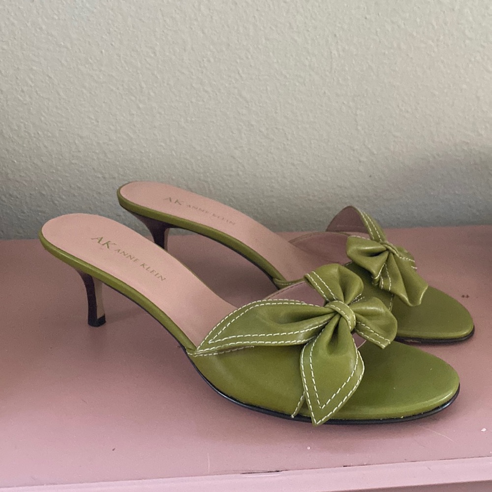 Anne Klein Green Bow Kitten Heels